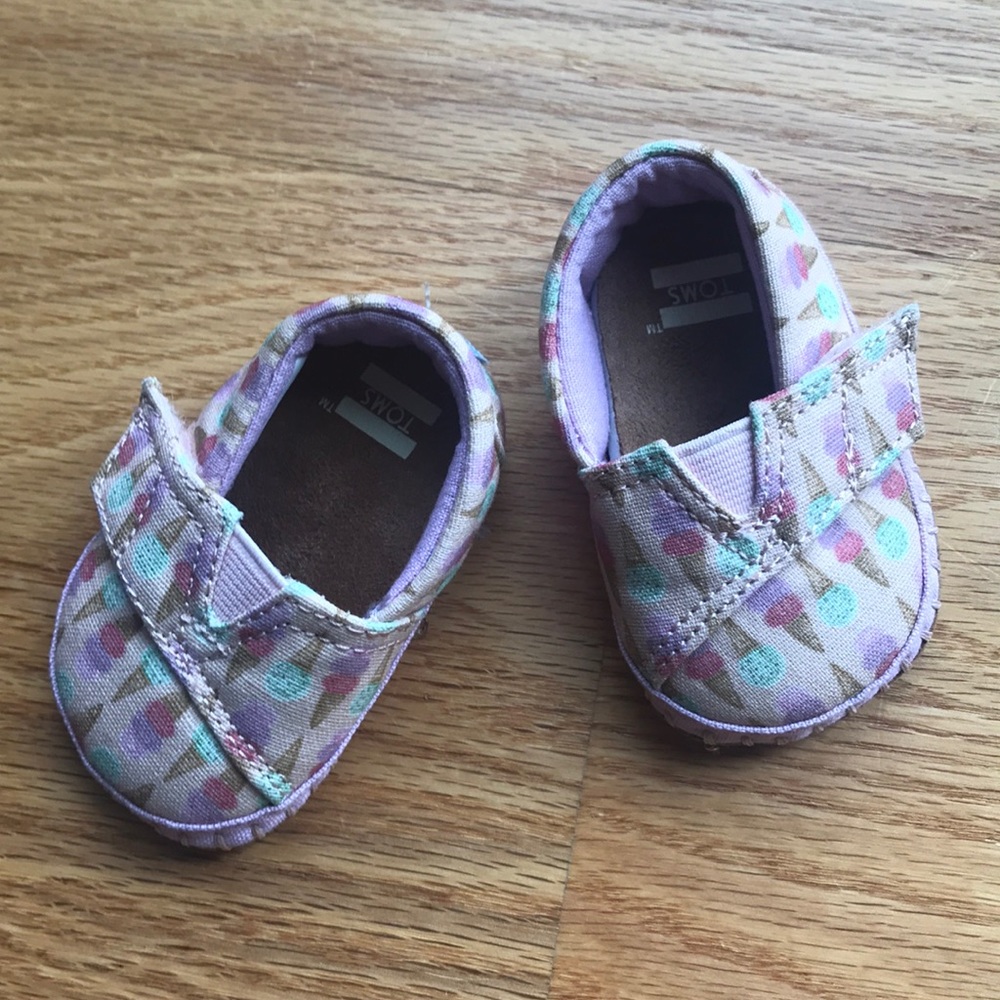 Baby girl ice cream cone Toms crib shoes
